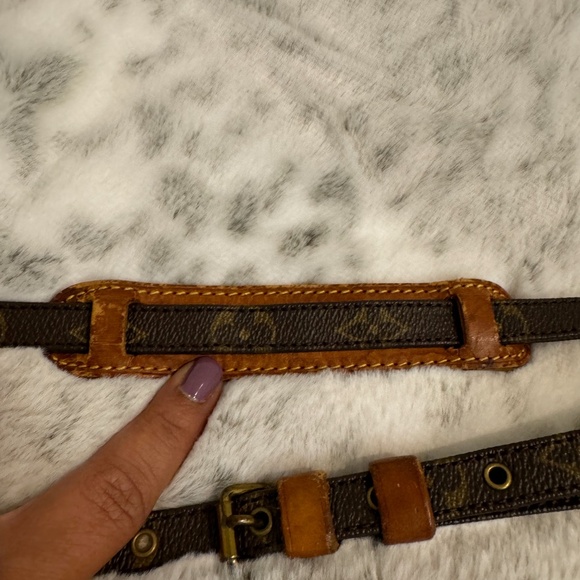 Louis Vuitton Amazon Vintage Monogram Crossbody Bag. P0016 - Picture 15 of 15